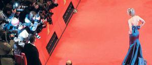 Schaulaufen im Blitzlicht. Am Donnerstag geht es wieder los. Da werden die die Berliner Filmfestspiele eröffnet.