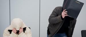 Die Angeklagten Nicole G. (l) und Clemens F. vor Gericht in Hildesheim. 