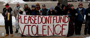 Gegner der Pipeline demonstrieren in Nord Dakota.