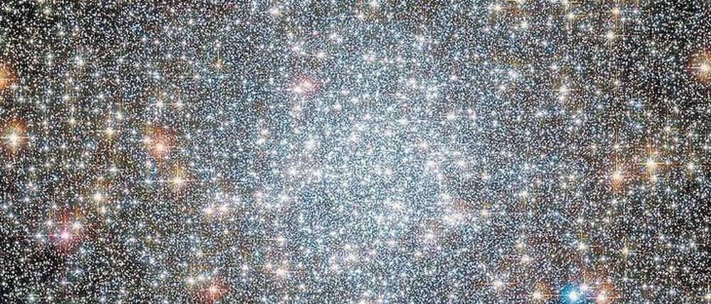 Im Zentrum des Sternhaufens 47 Tucanae befindet sich ein Schwarzes Loch.