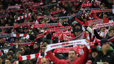 Sie singen für die gute Sache. Leipziger Fans wollen ihr Team auch weiter ausschließlich friedlich anfeuern.