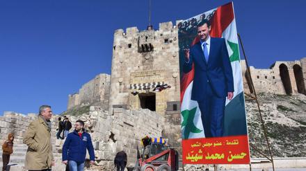 Wie aus Syrien entkommen, wenn man bedroht ist? Der Fall einer syrischen Familie liegt jetzt beim EuGH. Das Foto zeigt den UN-Flüchtlingskommissar Filippo Grandi (L) am 2. Februar bei einem Besuch in Aleppo. 