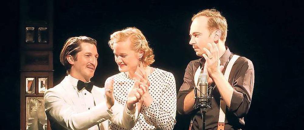 Ist das nun gaga oder Dada? Christopher Nell, Claudia Graue und Marcus Melzwig (v. l.) sind Muttis Kinder.