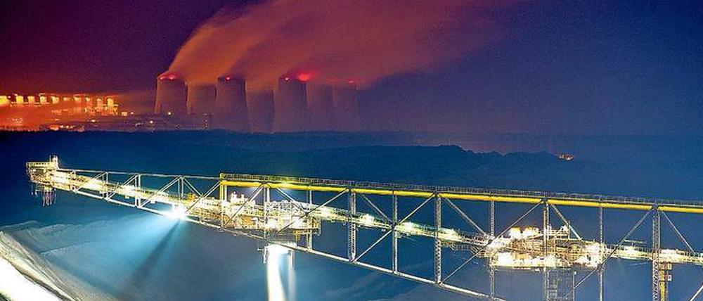 Jede Menge Kohle. Schon seit Jahren streiten Berlin und Brandenburg um den Braunkohle-Tagebau. Das Nachbarland will nicht darauf verzichten.