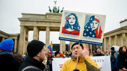 Auch in Berlin demonstrierten Menschen gegen Trumps Einreiseverbot.