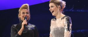 3, 2, 1 - Popstar? Isabella Levina Lueen kennt die großen Bühnen bisher nicht. Jetzt schicken Barbare Schöneberger (links) und Deutschland sie zum ESC-Finale nach Kiew. 