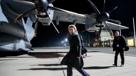 Bundesverteidigungsministerin Ursula von der Leyen (CDU) bestieg am Dienstag einen A400M in Tegel Richtung Rukla in Litauen. 