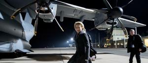 Bundesverteidigungsministerin Ursula von der Leyen (CDU) bestieg am Dienstag einen A400M in Tegel Richtung Rukla in Litauen. 