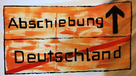 Die Härte der Abschiebungen von heute resultiert unmittelbar aus der Politik der offenen Arme von einst. 