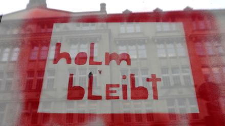 Er kehrt zumindest zurück an die Humboldt-Universität. Studenten hatten wochenlang für den Verbleib des wissenschaftlichen Mitarbeiters Andrej Holm protestiert.