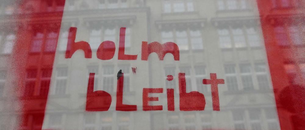 Er kehrt zumindest zurück an die Humboldt-Universität. Studenten hatten wochenlang für den Verbleib des wissenschaftlichen Mitarbeiters Andrej Holm protestiert.