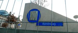 Ziel: Bundestag. Der SPD-ler Aleksander Dzembritzki will es seinem Vater nachtun und "vollprofessionell Politik machen".