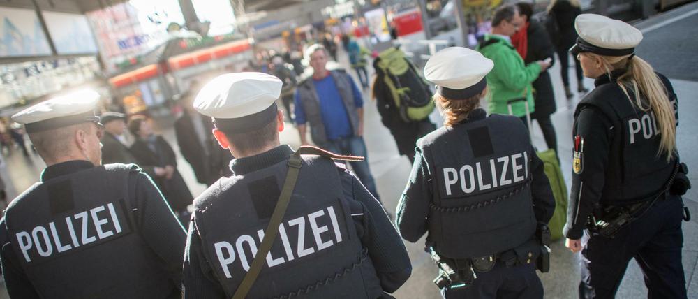 Polizisten im Dienst sind manchmal auch nur Opfer von Straftaten.