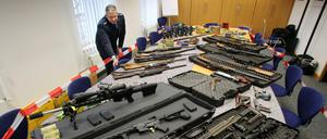 Sichergestellte Waffen von Reichsbürgern im Polizeipräsidium in Wuppertal im November 2016.