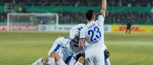 Jubel bei den Sportfreunden Lotte. Der Drittligist zog gegen 1860 München erstmals ins Viertelfinale des DFB-Pokals ein. 