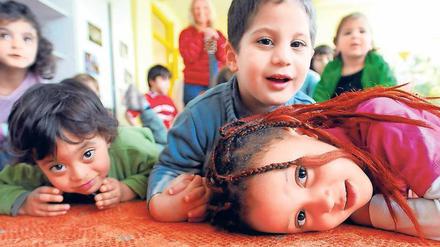 Der Warnstreik wurde mit so viel Vorlauf angekündigt, dass alle Eltern sich schon Gedanken gemacht haben dürften, wie sie ihre Kinder am besten unterbringen. Manche betreuen bei sich daheim gleich noch ein paar Knirpse mehr, um Familien aus dem Freundes- und Bekanntenkreis zu entlasten.