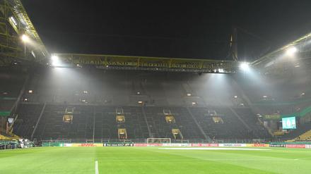 Die Südtribüne in Dortmund ohne Fans.
