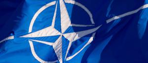 Eine Flagge der Nato in Brüssel. 