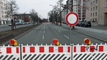 Vollsperrungen wie kürzlich am Mehringdamm sind bei Reparaturen nicht unbedingt notwendig: Meist fehlt nur eine Fahrspur, wenn gebaut wird.