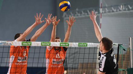 Hände hoch: Die BR Volleys hatten nur zu Beginn ihre Probleme mit dem VCO Berlin.