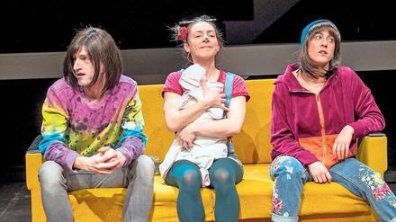 Ganz froh. Laura (Amelie Köder) zwischen den Hipster-Geschwistern.