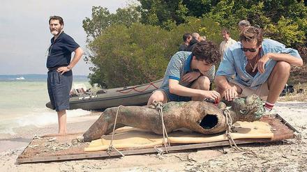 Armie Hammer (r.) und Timothée Chalamet (li. im Vordergrund) in „Call me by your Name“. 