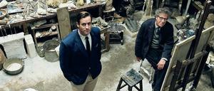Stillhalten: Der Kunstkritiker James Lord (Armie Hammer) erträgt einiges während er für den legendären Giacometti (Geoffrey Rush) Modell sitzt.