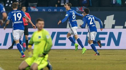Schalke jubelt über das Tor zum 2:0.