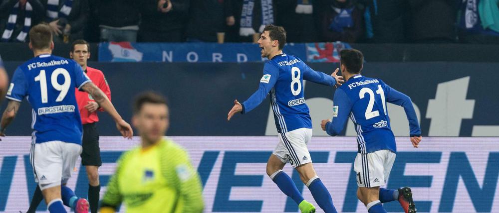 Schalke jubelt über das Tor zum 2:0.
