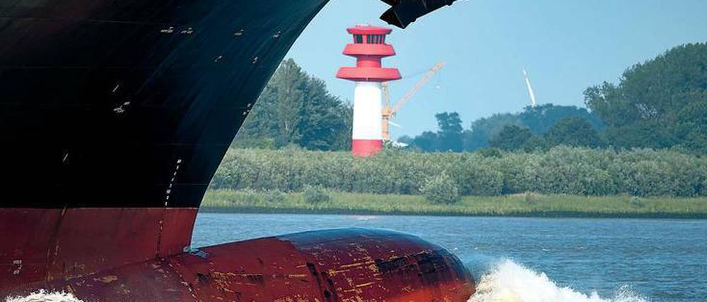 Freie Fahrt: Die riesigen Containerschiffe benötigen eine tiefere Fahrrinne auf der Elbe.