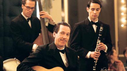 Aufspielen: Das Biopic "Django" über den legendären Jazzer (gespielt von Reda Kateb, Mitte) eröffnet die Berlinale.