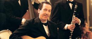 Aufspielen: Das Biopic "Django" über den legendären Jazzer (gespielt von Reda Kateb, Mitte) eröffnet die Berlinale.