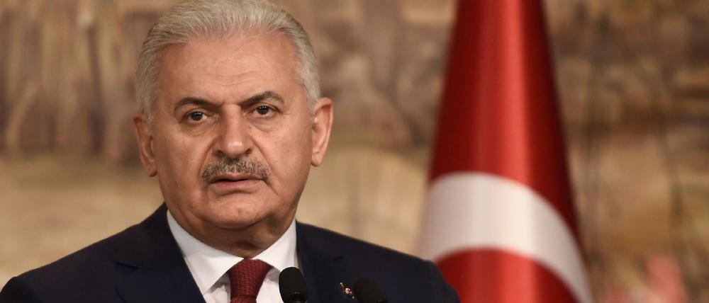 Der türkische Ministerpräsident Binali Yildirim, hier auf einer Pressekonferenz am 10. Februar in Istanbul, wird vermutlich bei der Großveranstaltung vor in Deutschland lebenden Türken für Erdogans Verfassungsreformpläne werben - obwohl damit das Amt des Ministerpräsidenten abgeschafft würde. 