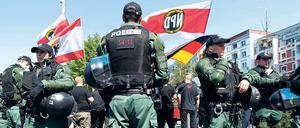 Unter Beobachtung. Die NPD und ihre Anhänger verfolgen verfassungsfeindliche Ziele, das hat das Bundesverfassungsgericht festgestellt.
