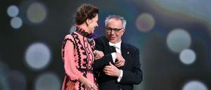 Jury-Mitglied Maggie Gyllenhaal und Berlinale-Chef Dieter Kosslick.