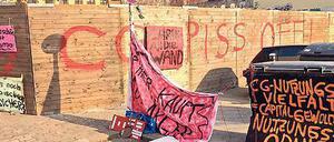 Verschriftlichter Protest. Anwohner wehren sich gegen das Neubauprojekt "Carré Sama-Riga". 