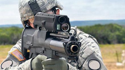 Lieferstopp für Hightech. Das badische Unternehmen Heckler &amp; Koch produzierte bisher die Abschussvorrichtung für das neuartige Granatgewehr XM 25. 