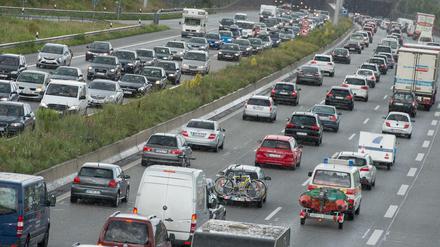 Auf einer stark befahrenen Autobahn kann ein außer Kontrolle geratenes Fahrzeug schwere Unfälle heraufbeschwören. 
