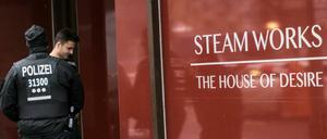 Am Abend des 5. Februar war in dem Sauna-Club ein Feuer ausgebrochen: für drei Männer kam allerdings jede Hilfe zu spät.