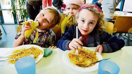 An den Grundschulen klappt es überwiegend mit der Essensversorgung - an den Oberschulen gibt's Probleme.