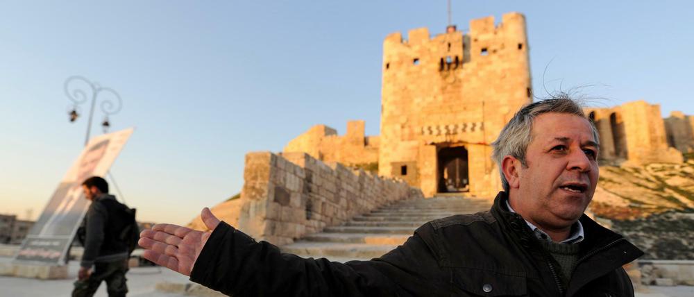 Stein für Stein. Maamoun Abdulkarim, Direktor der Direction Général des Antiqiutés et des Musées (DGAM) am 1. Februar 2017 vor der Zitadelle von Aleppo.