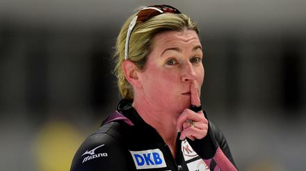 Still sein, bitte: Claudia Pechstein nach ihrem Erfolg.