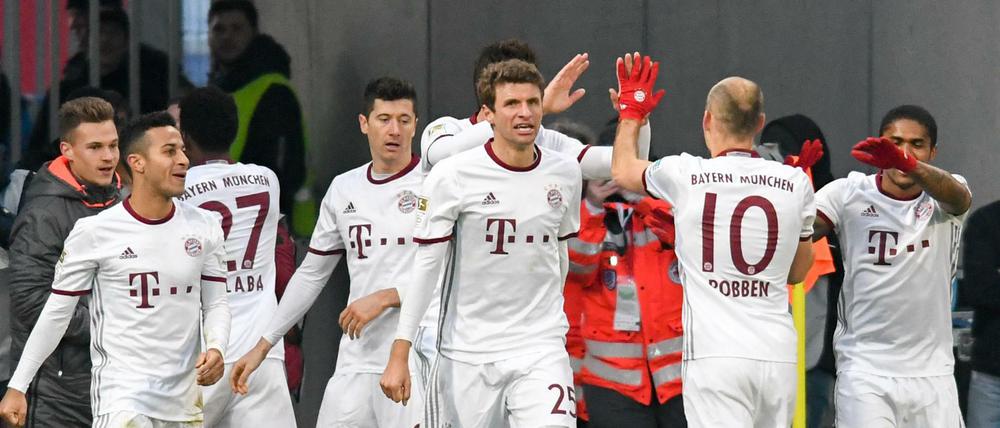 Später Jubel beim FCB: Der Tabellenführer siegte 2:0 in Ingolstadt. 
