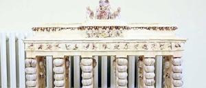 Verströmt einen strengen Geruch: Das Brandenburger Tor aus Knoblauch, das gerade im Roten Rathaus gastiert. 