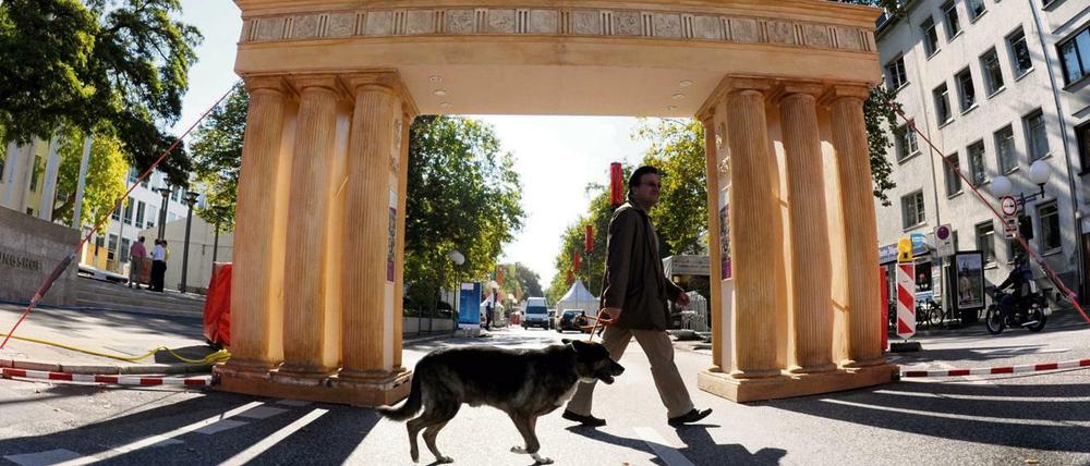 Tag der Deutschen Einheit: Das Brandenburger Tor fand seinen Weg 2011 auch in die ehemalige Hauptstadt
