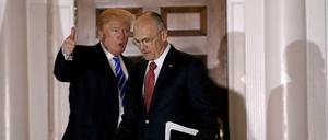 Damals noch optimistisch: US-Präsident Trump und sein Kandidat Puzder