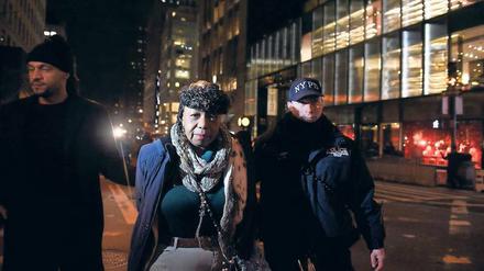 Aufstand der Randständigen. Gwen Carr empfindet es als ihre Pflicht, gegen die diskriminierende Politik von Donald Trump zu protestieren. In New York wurde sie deswegen festgenommen.