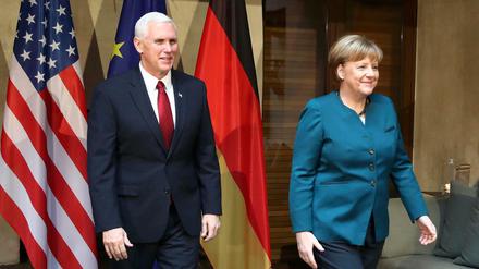 Angela Merkel traf am Samstag US-Vize Mike Pence in München.