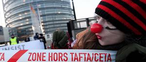 Trotz Protest: Das EU-Parlament in Strassburg hat am Mittwoch mehrheitlich für das Freihandelsabkommen Ceta mit Kanada gestimmt. 