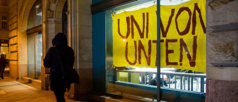 Am ISW halten sich noch immer Studenten in einem der Räume auf.